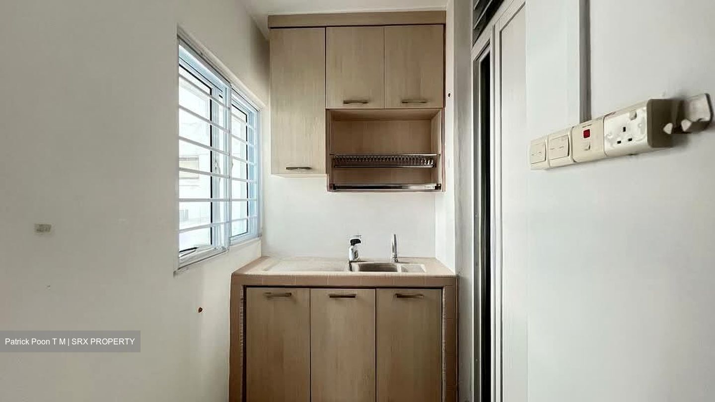 Blk 216 Jurong East Street 21 (Jurong East), HDB Executive #549750101